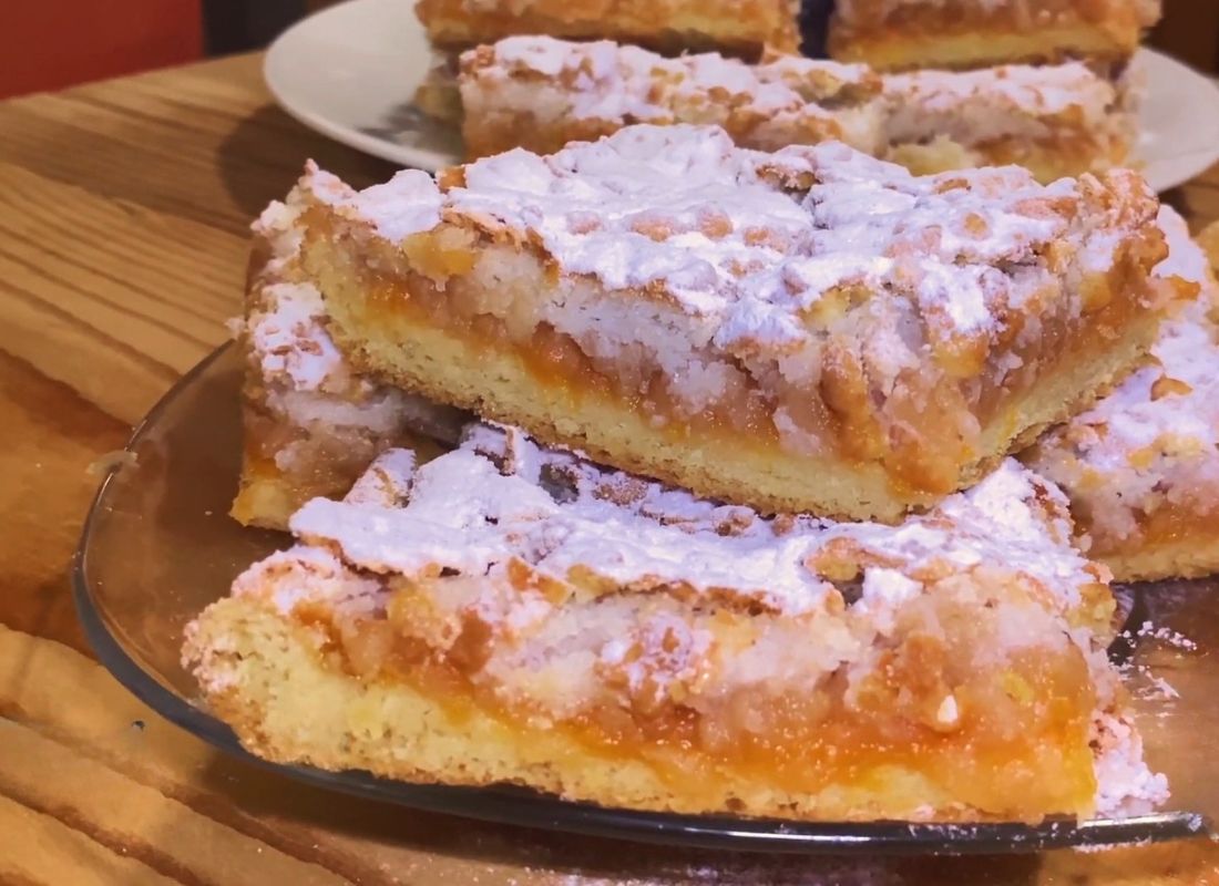 Kolač sa kokosom i jabukama