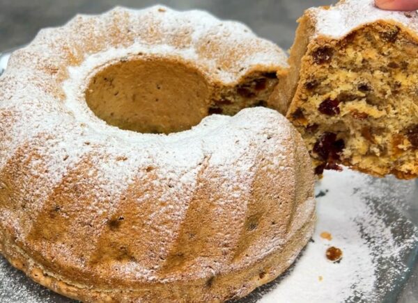 Kuglof sa suvim voćem, jednostavan domaći recept